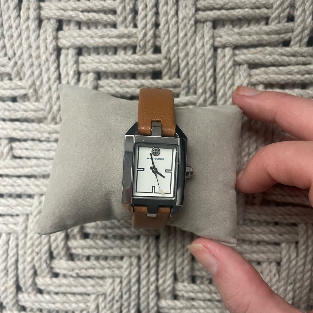 Tory Burch Women’s Robinson Luggage Leather Roller bar strap Watch